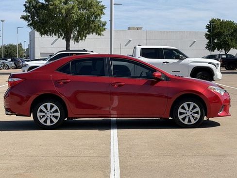 Used 2016 Toyota Corolla LE FWD image 3