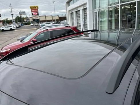Used 2023 Volkswagen Atlas SE w/ Panoramic Sunroof Package AWD/4WD image 18
