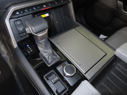 Used 2024 Toyota Sequoia Limited image 32