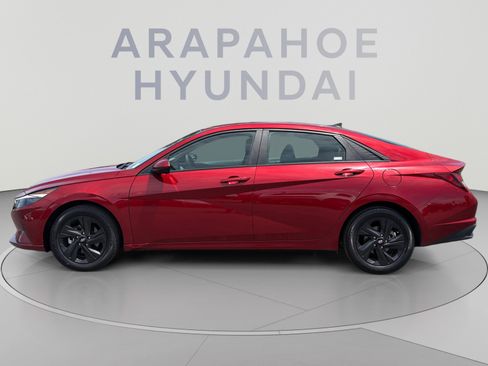 Used 2023 Hyundai Elantra SEL w/ Preferred Accessory Package FWD image 2