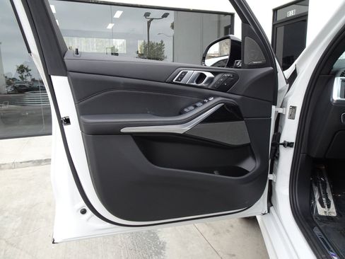 Used 2024 BMW X7 xDrive40i w/ M Sport Package AWD/4WD image 16