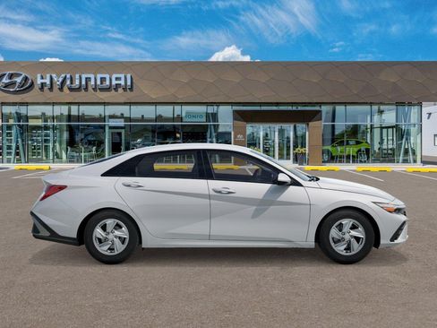 New 2026 Hyundai Elantra SE FWD image 7