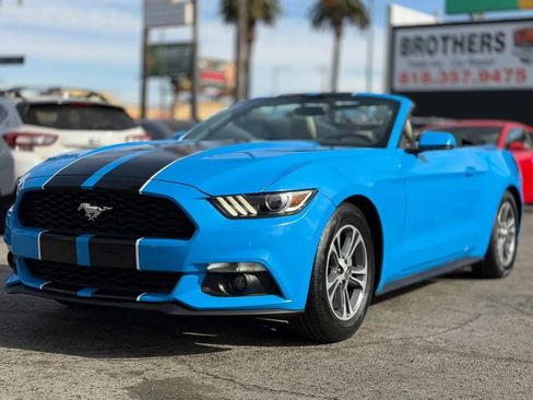 Used 2017 Ford Mustang Premium image 4