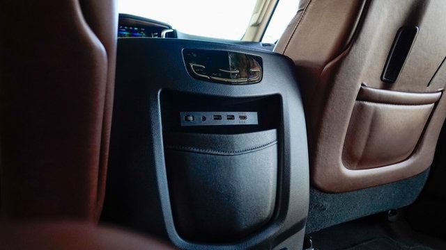 Used 2019 Cadillac Escalade ESV Premium Luxury RWD image 68