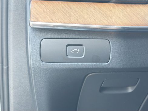 Used 2024 Volvo XC90 B6 Plus AWD/4WD image 34