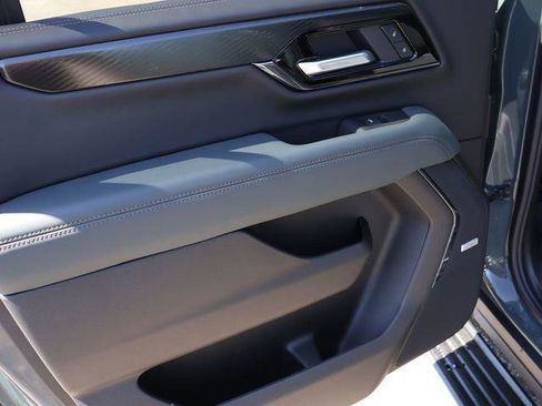 New 2026 GMC Yukon XL AT4 AWD/4WD image 10
