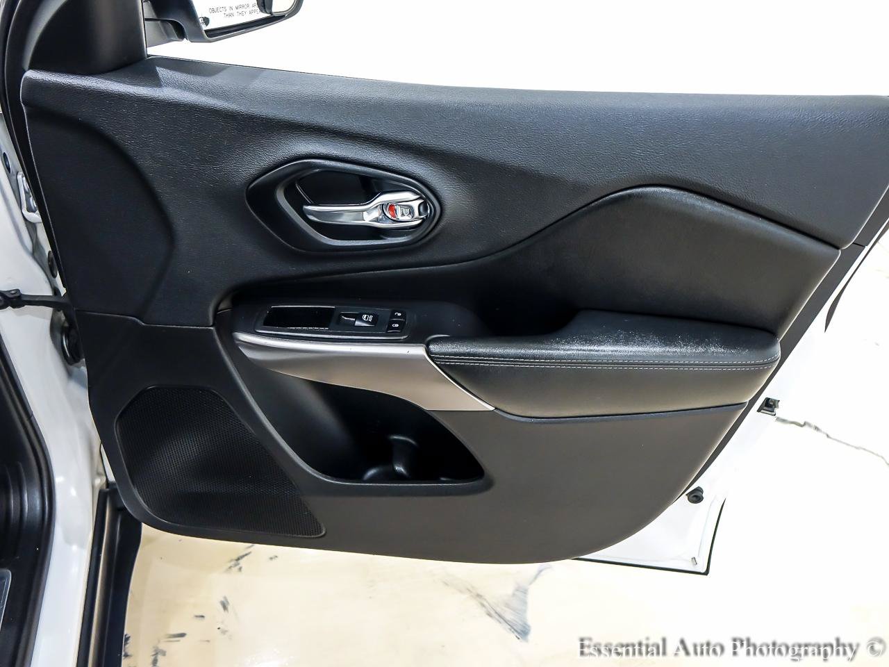 Used 2019 Jeep Cherokee Limited AWD/4WD image 30