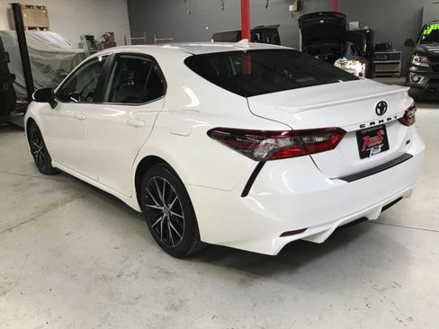 Used 2021 Toyota Camry SE FWD image 7