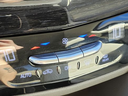 Used 2023 Cadillac XT6 Premium Luxury image 33