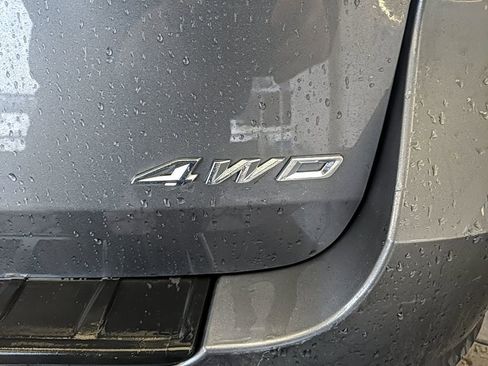 Used 2022 Ford Explorer XLT w/ Equipment Group 202A image 8