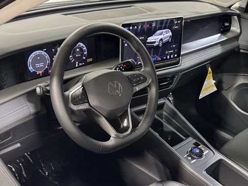 New 2026 Volkswagen Tiguan SE image 15