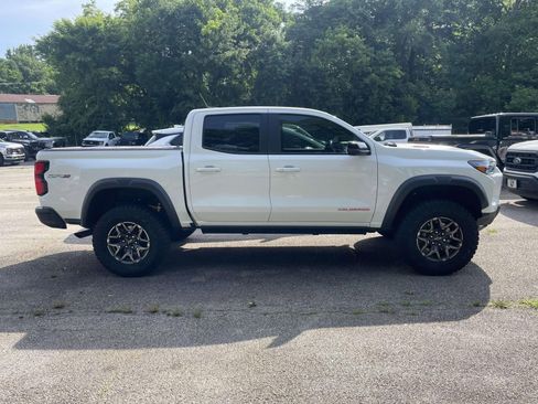 Used 2025 Chevrolet Colorado ZR2 w/ Technology Package AWD/4WD image 10