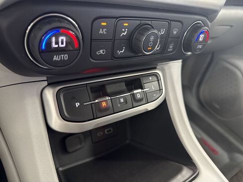 Certified 2022 GMC Acadia SLT FWD image 22