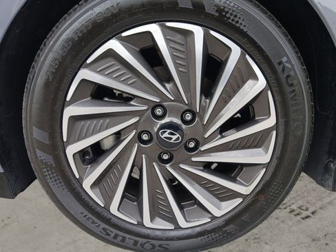 Certified 2025 Hyundai Sonata Limited image 14