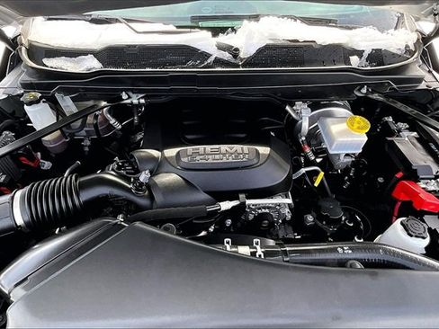 Used 2024 RAM 2500 Tradesman w/ Chrome Appearance Group image 7