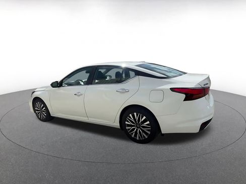 Used 2025 Nissan Altima 2.5 SV FWD image 10