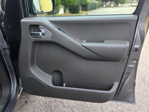 Used 2009 Nissan Frontier SE w/ SE Value Truck Pkg image 22