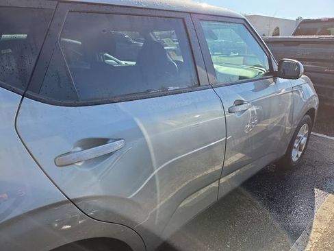 Used 2025 Kia Soul LX image 3