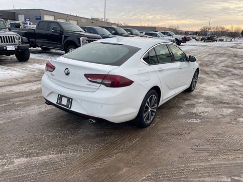 Used 2019 Buick Regal Essence w/ Driver Confidence Package I image 7