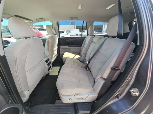 Used 2019 Honda Pilot EX image 4