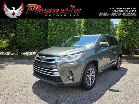 Used 2018 Toyota Highlander XLE FWD image 1