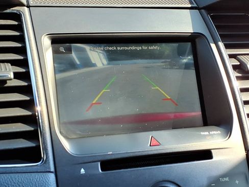 Used 2014 Ford Taurus SEL w/ Equipment Group 201A FWD image 18