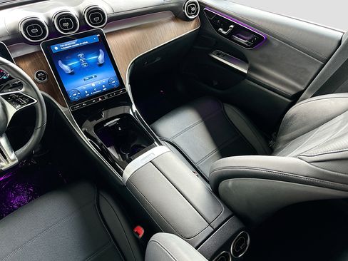 Used 2025 Mercedes-Benz GLC 300 4MATIC image 23