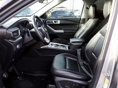 Certified 2022 Ford Explorer XLT w/ Equipment Group 202A image 30