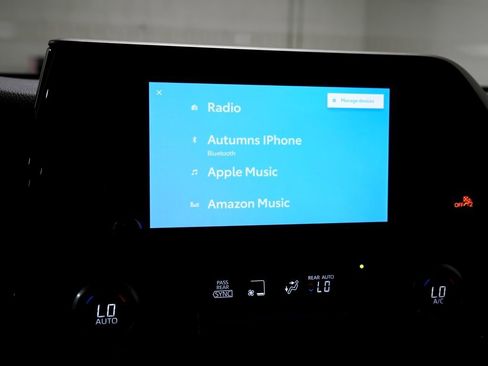 Used 2023 Toyota Highlander XLE image 19