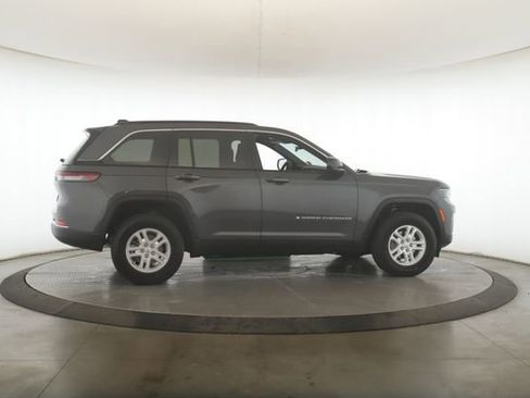 Used 2025 Jeep Grand Cherokee Laredo image 6