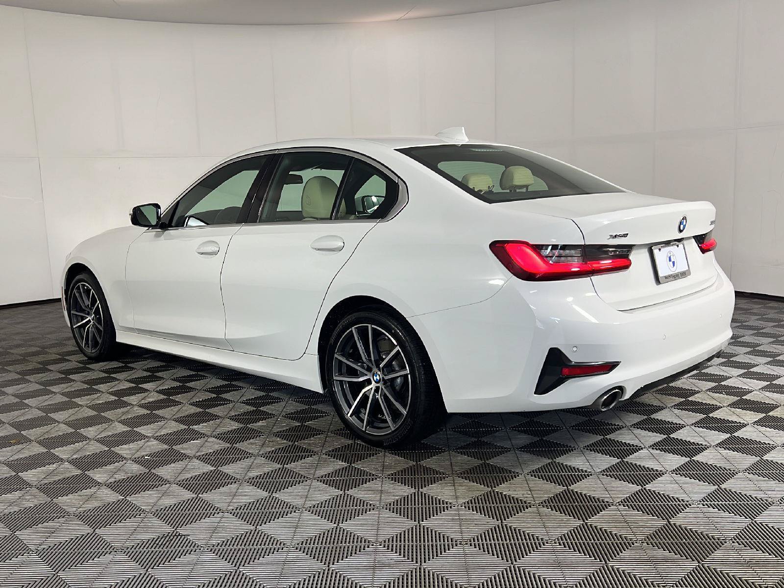 Used 2021 BMW 330i xDrive Sedan w/ Premium Package AWD/4WD image 9