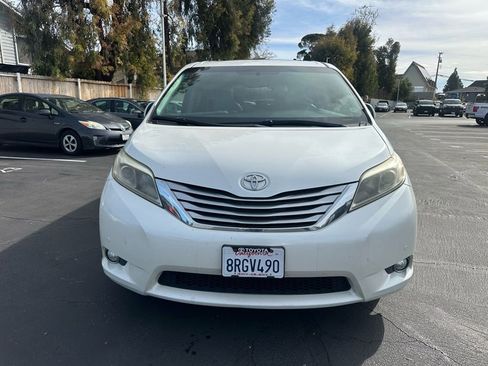 Used 2017 Toyota Sienna Limited image 5