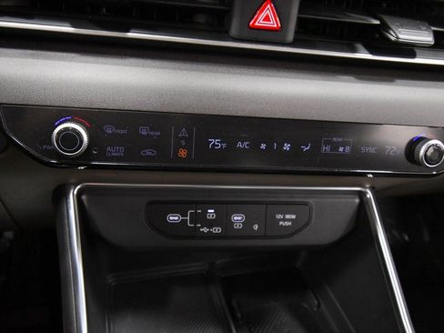 Certified 2025 Kia Carnival EX image 25