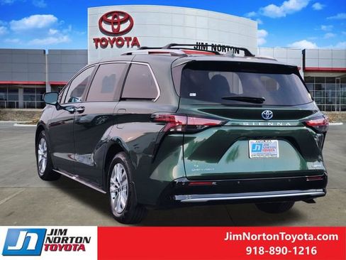 Used 2025 Toyota Sienna Limited AWD/4WD image 8