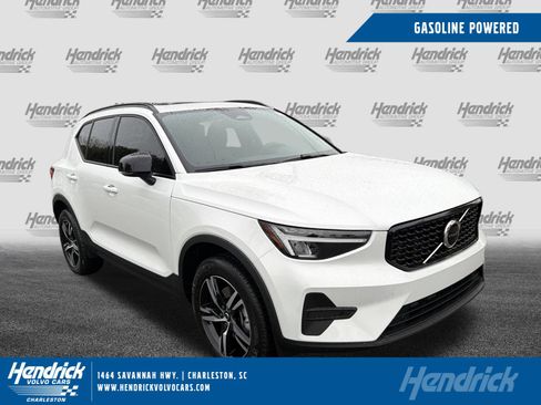 New 2026 Volvo XC40 B4 Core image 1