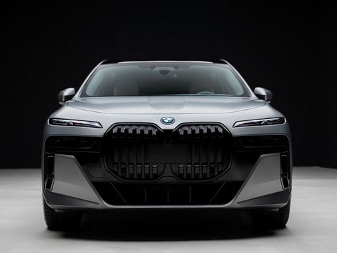 Used 2023 BMW i7 xDrive60 AWD/4WD image 9