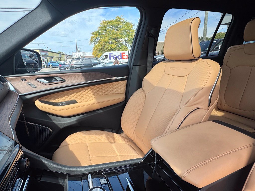 Used 2025 Jeep Grand Cherokee L Summit AWD/4WD image 15
