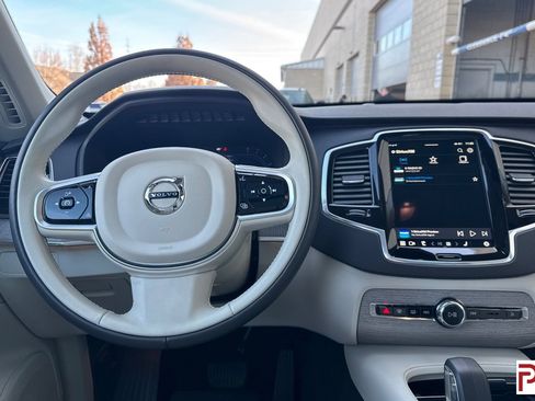 Used 2025 Volvo XC90 B6 Plus w/ Protection Package Premier image 17