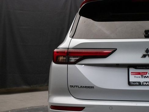 Used 2024 Mitsubishi Outlander SE image 14