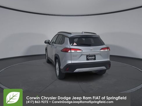 Used 2022 Toyota Corolla Cross LE FWD image 11