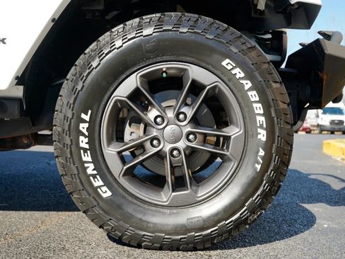 Used 2018 Jeep Wrangler Sport AWD/4WD image 18