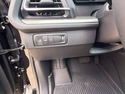 New 2027 Chevrolet Traverse LT w/ Midnight/Sport Edition FWD image 22