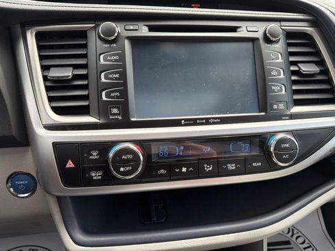 Used 2017 Toyota Highlander Limited Platinum AWD/4WD image 19
