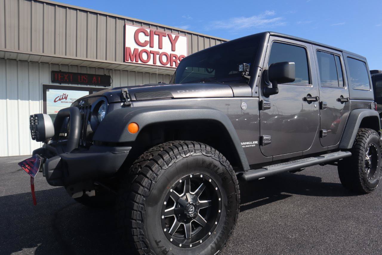 Used 2017 Jeep Wrangler Unlimited Rubicon w/ Cold Weather Group AWD/4WD image 30