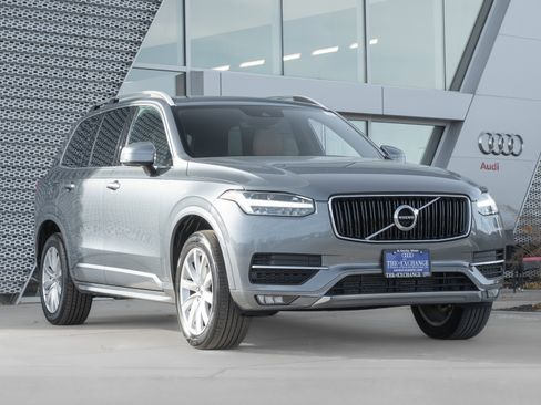 Used 2019 Volvo XC90 T6 Momentum image 1