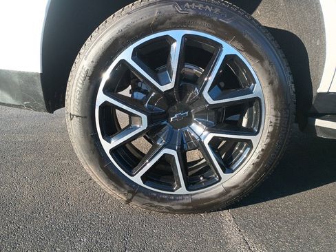 Used 2022 Chevrolet Tahoe RST w/ Sport Performance Package image 35