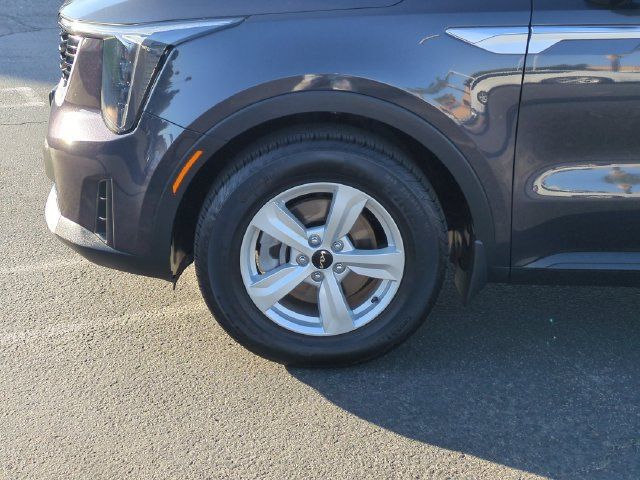 Used 2026 Kia Sorento LX FWD image 11
