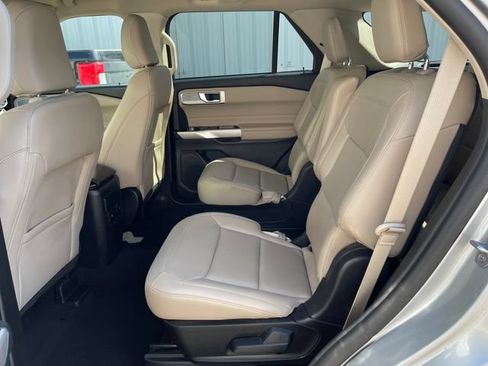 Used 2024 Ford Explorer XLT w/ Equipment Group 202A AWD/4WD image 19