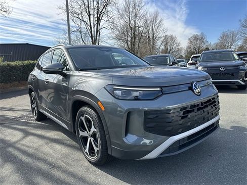 New 2026 Volkswagen Tiguan SE image 7