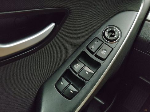 Used 2017 Hyundai Elantra GT FWD image 27